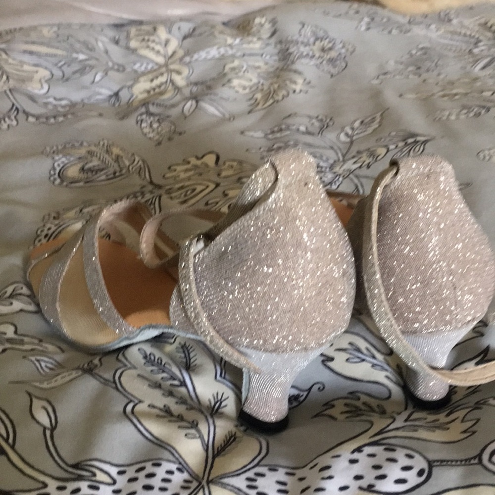 New Very well made dancing shoes - Picture 3 of 7